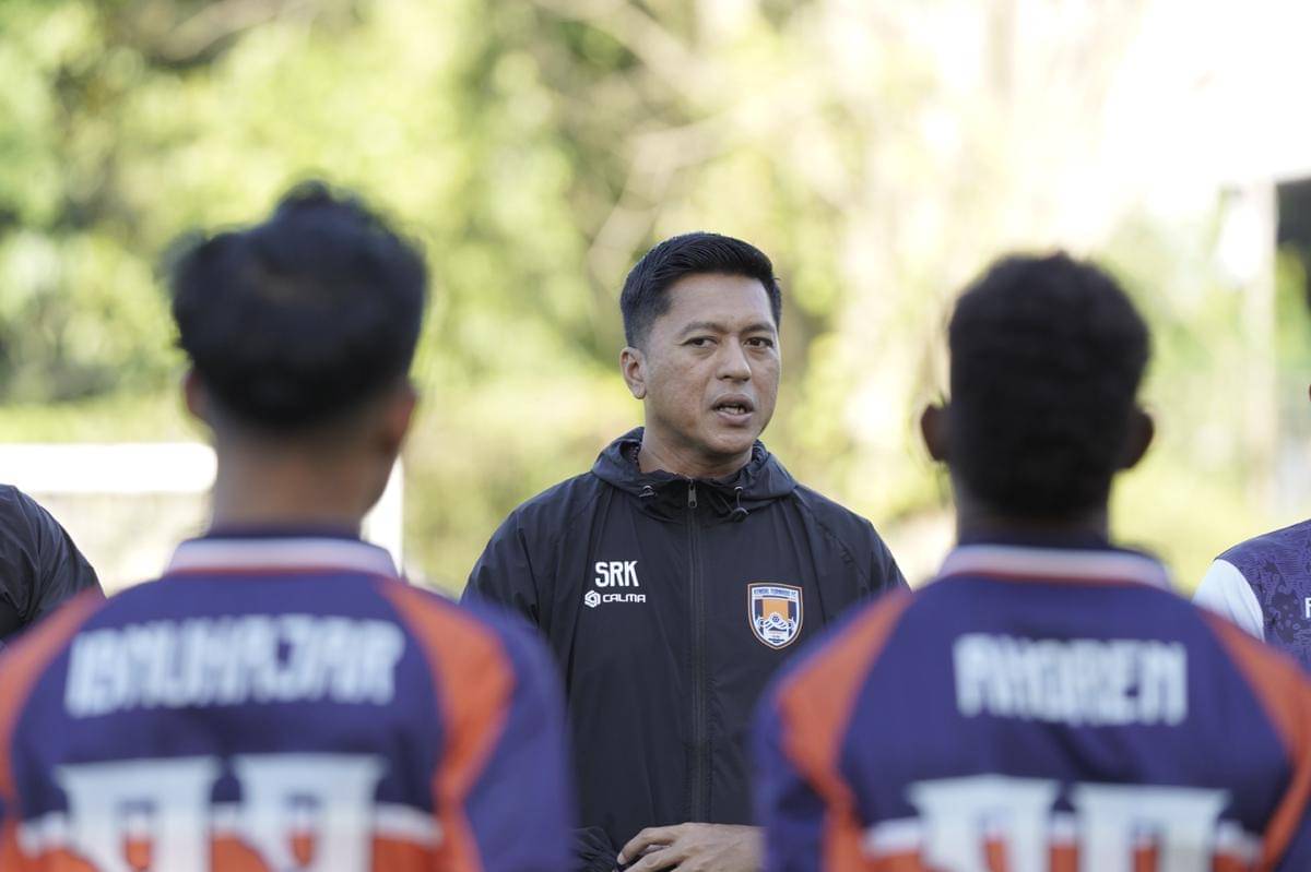 Pelatih Kendal Tornado FC, Stefan Keeltjes