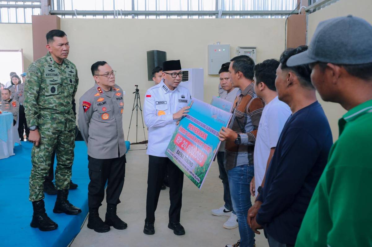 Kegiatan penanaman jagung serentak kuartal IV 2025 di Desa Purwotani, Jati Agung, Lampung Selatan. (Dok. Pemprov Lampung). 