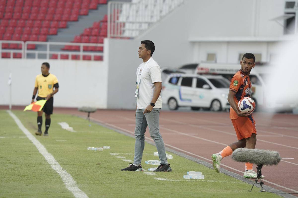 Pelatih Kendal Tornado FC, Stefan Keeltjes