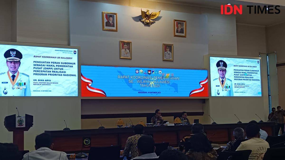 Rapat koordinasi pemerintahan se-wilayah Sulawesi Selatan di Kantor Gubernur Sulsel, Jumat (10/10/2025). (IDN Times/Asrhawi Muin)