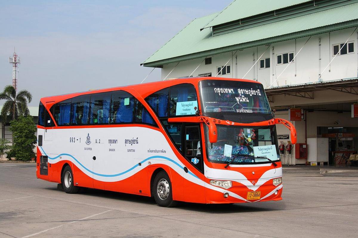 potret bus di Surat Thani