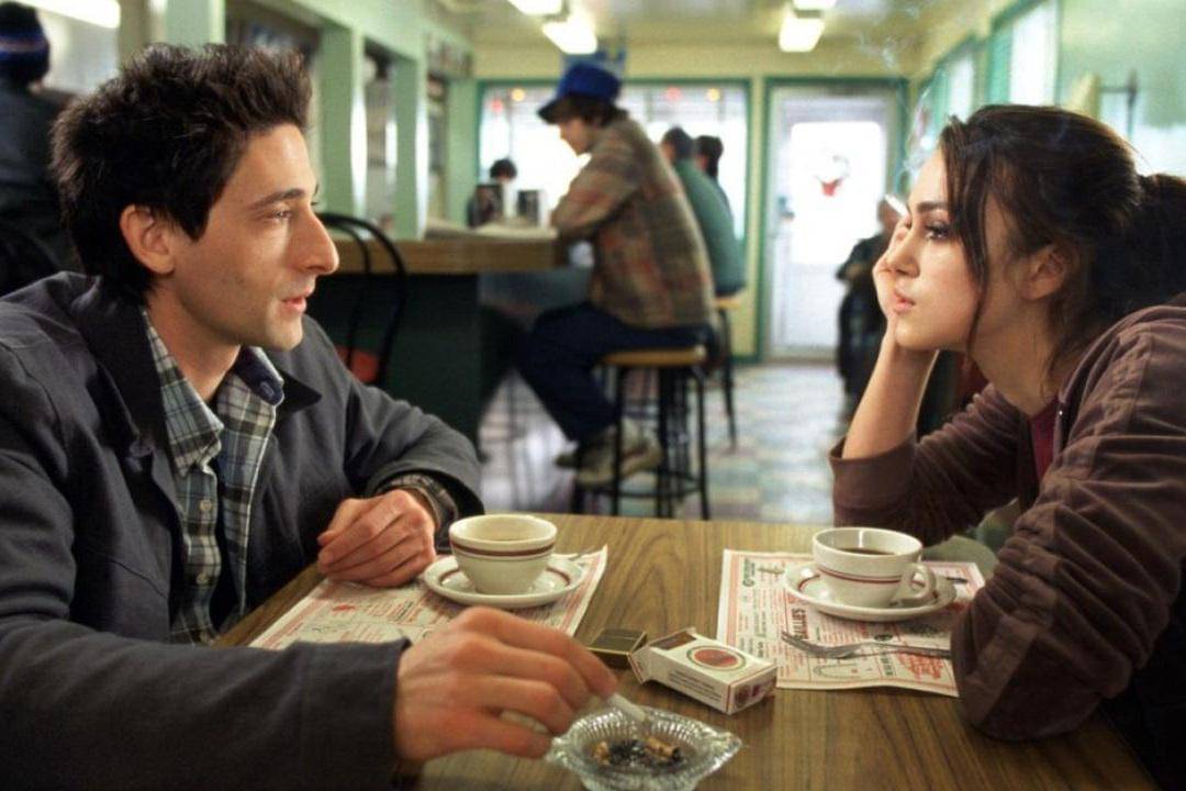 Keira Knightley dan Adrien Brody dalam film The Jacket.