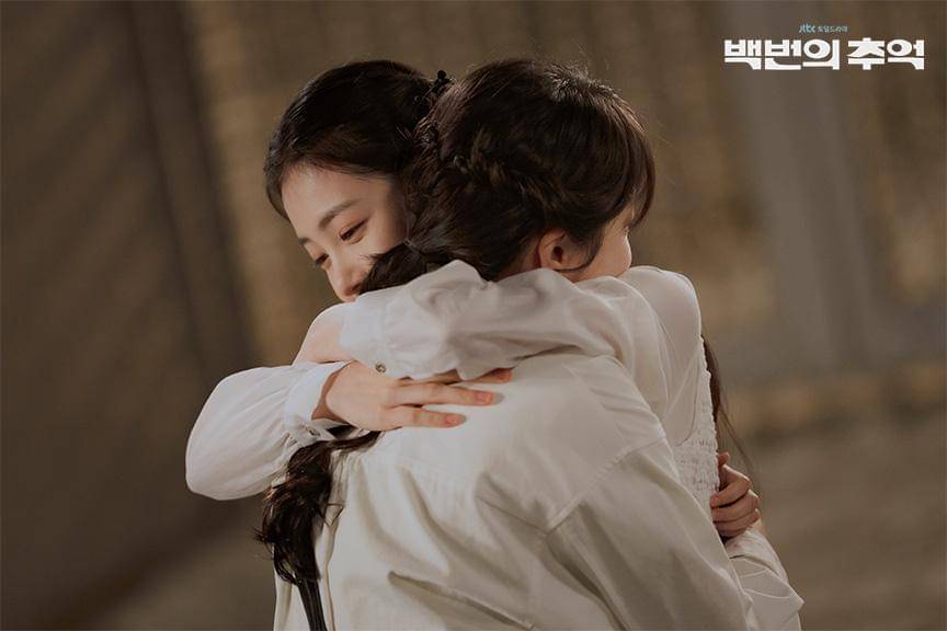 Shin Ye Eun dan Kim Da Mi di A Hundred Memories (dok. JTBC/A Hundred Memories)