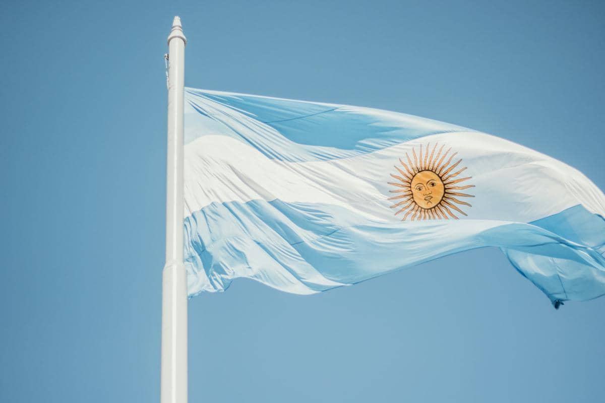 Bendera Argentina (unsplash.com)