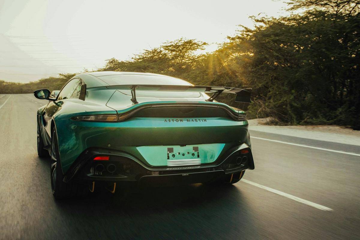 ilustrasi mobil sport (unsplash.com/Dark Ace Studios)