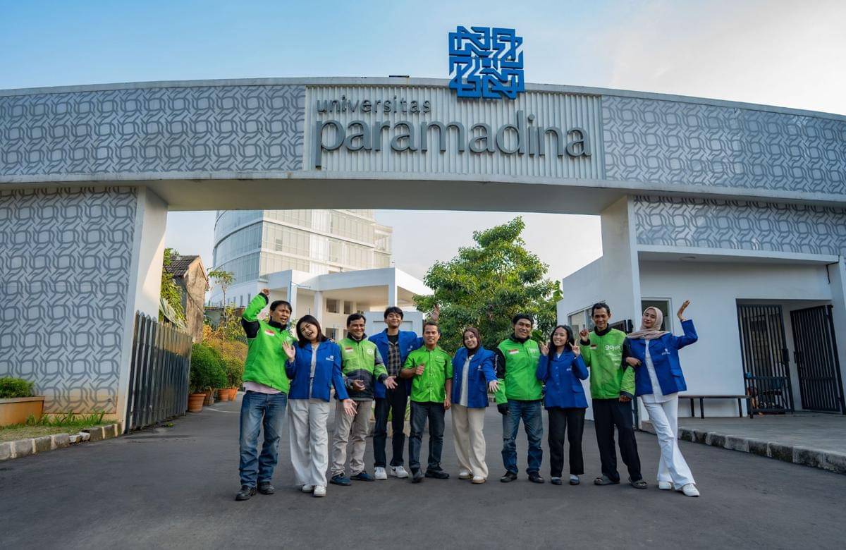 Gojek perluas program beasiswa dengan membuka akses pendidikan S1 bagi anak mitra driver. (dok. Gojek)