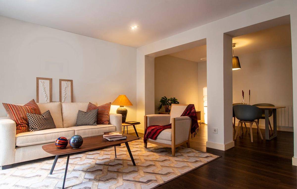 ilustrasi interior ruang tamu bohemian (pexels.com/Gabriela Pons)