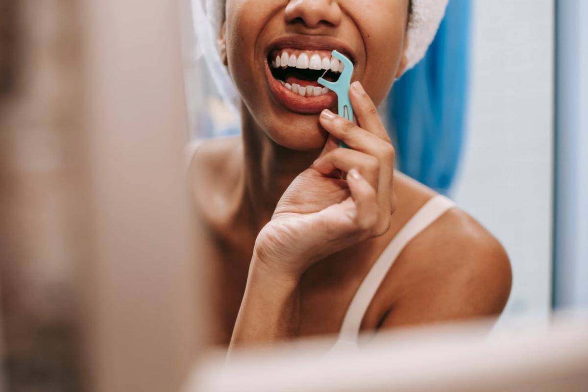 ilustrasi flossing
