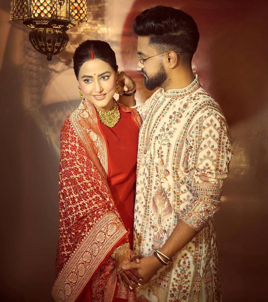 Hina Khan dan suami 