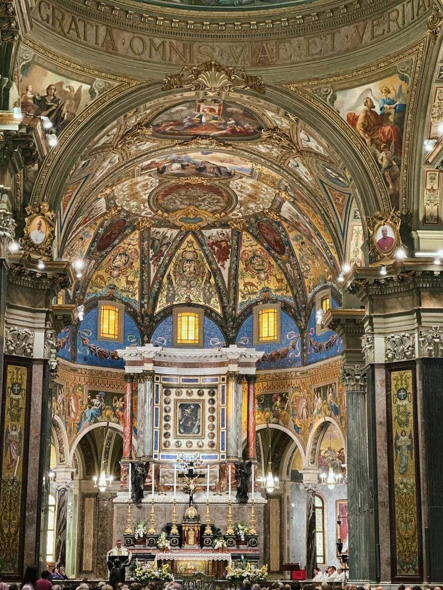potret Shrine of the Virgin of the Rosary of Pompeii 