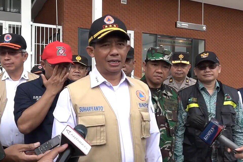 Konverensi pers yang diberikan kepala BNPB beserta pihak berwenang lain dalam bidang bencana alam. (commons.wikimedia.org/AntaraTV)