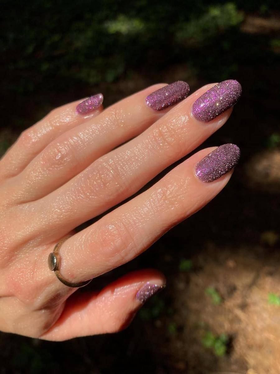 inspirasi eggplant nails (instagram.com/cirquecolors)