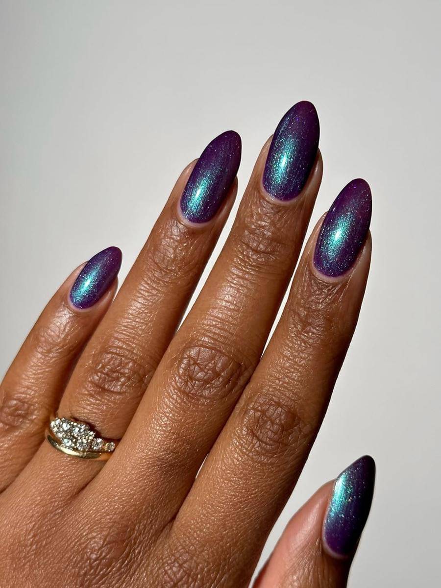 inspirasi eggplant nails (instagram.com/melanated.mani)