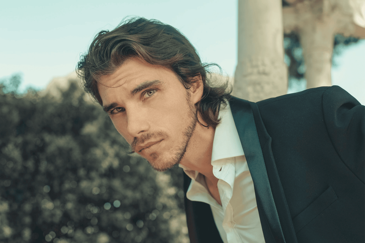 ilustrasi pria dengan rambut gondrong (unsplash.com/Ahtziri Lagarde)