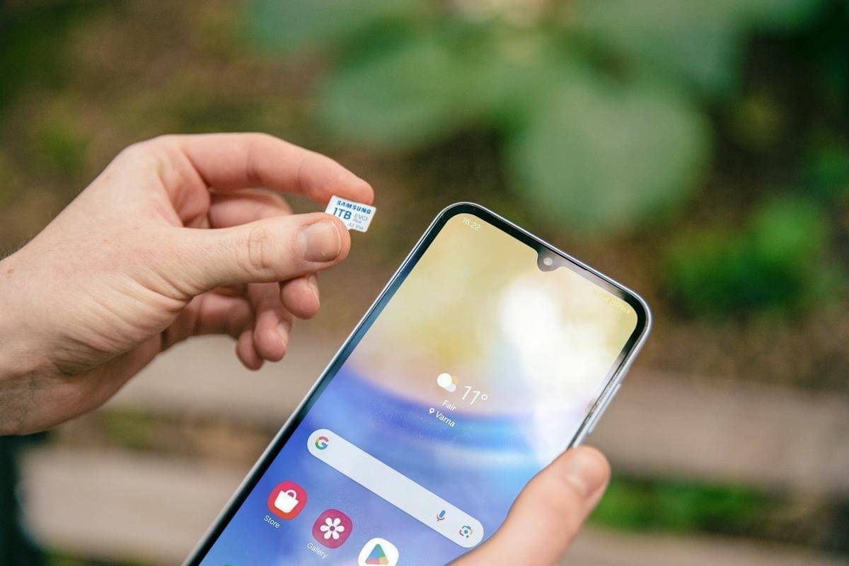 samsung-memory-eNRPdRgvA4U-unsplash.jpg