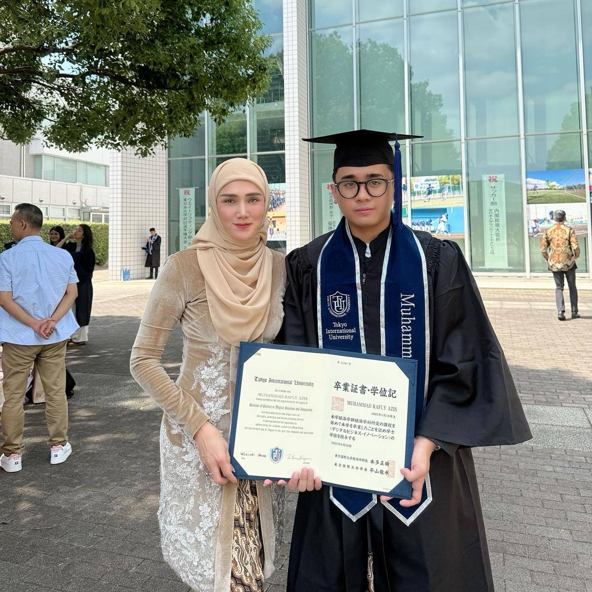 Rafly Anak Mulan Jamelaa Wisuda di Jepang (instagram.com/mulanjameela1)