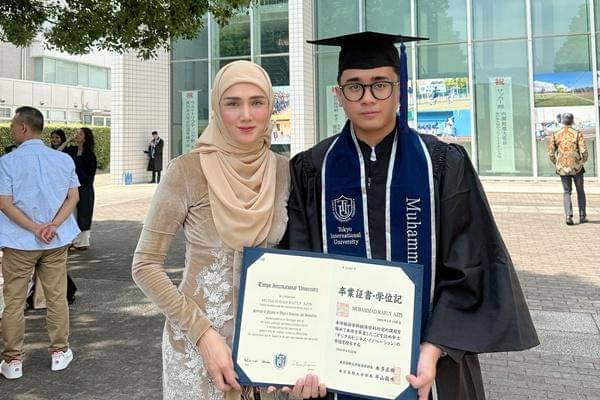 Rafly Anak Mulan Jamelaa Wisuda di Jepang (instagram.com/mulanjameela1)