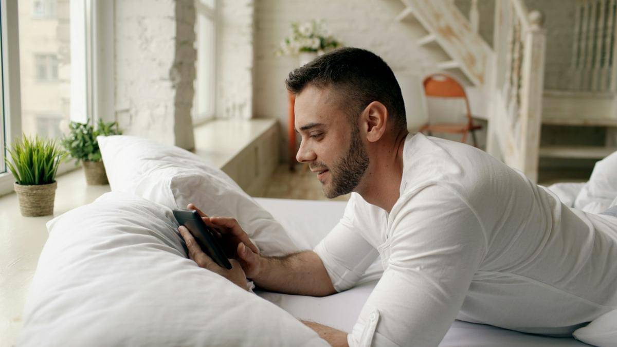 ilustrasi pria morning person