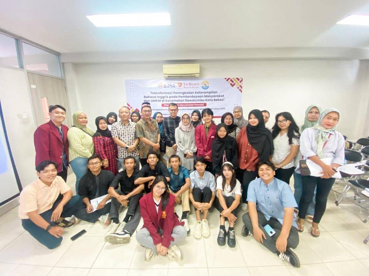 Potret pelaksanaan program Peningkatan Keterampilan Bahasa Inggris pada Pemberdayaan Masyarakat dan UMKM di Kecamatan Rawalumbu, Kota Bekasi oleh STIE Tri Bhakti Bekasi. (dok. STIE Tri Bhakti Bekasi)