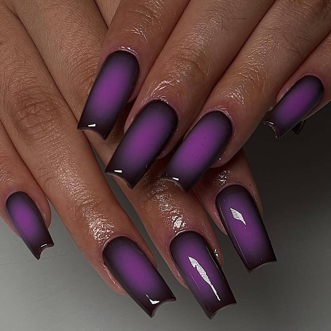 inspirasi eggplant nails (instagram.com/myprettyset)
