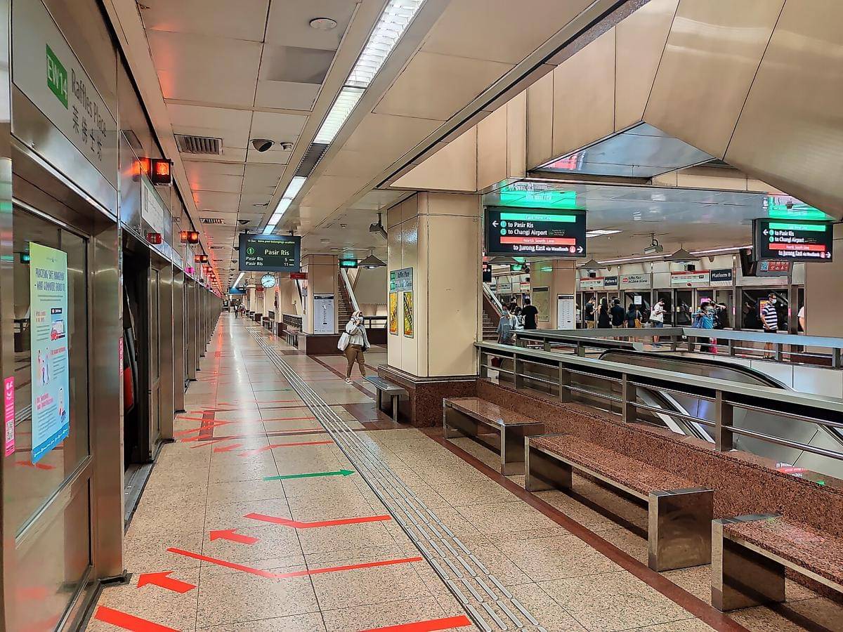 potret North South Line di Raffles Place MRT
