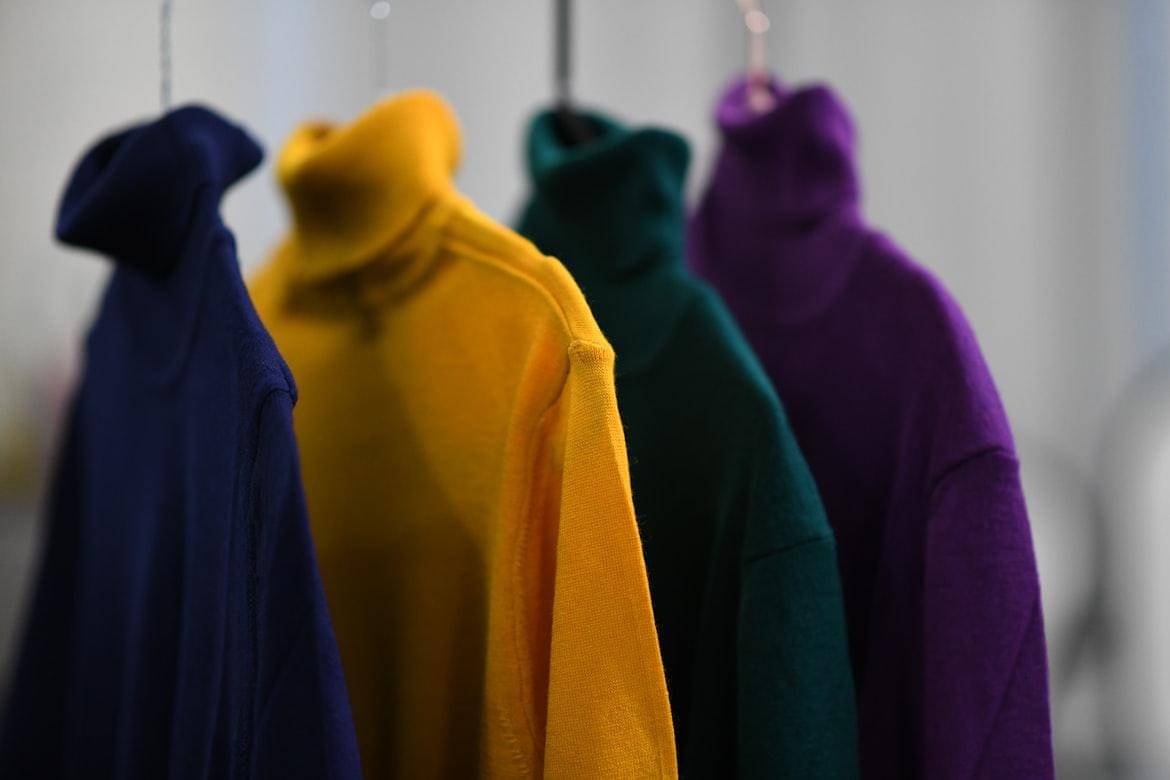 ilustrasi turtleneck (unsplash.com/Moses Janga) 