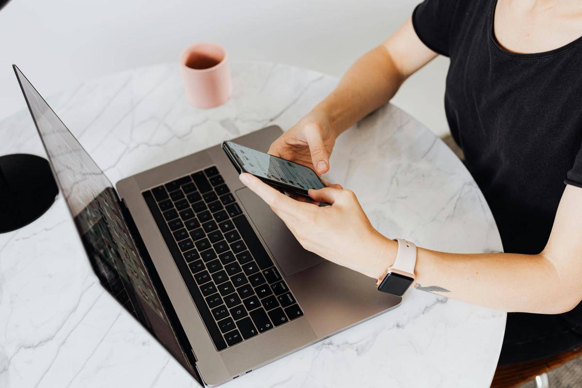 ilustrasi freelancer menjaga reputasi digital (pexels.com/Photo By: Kaboompics.com)