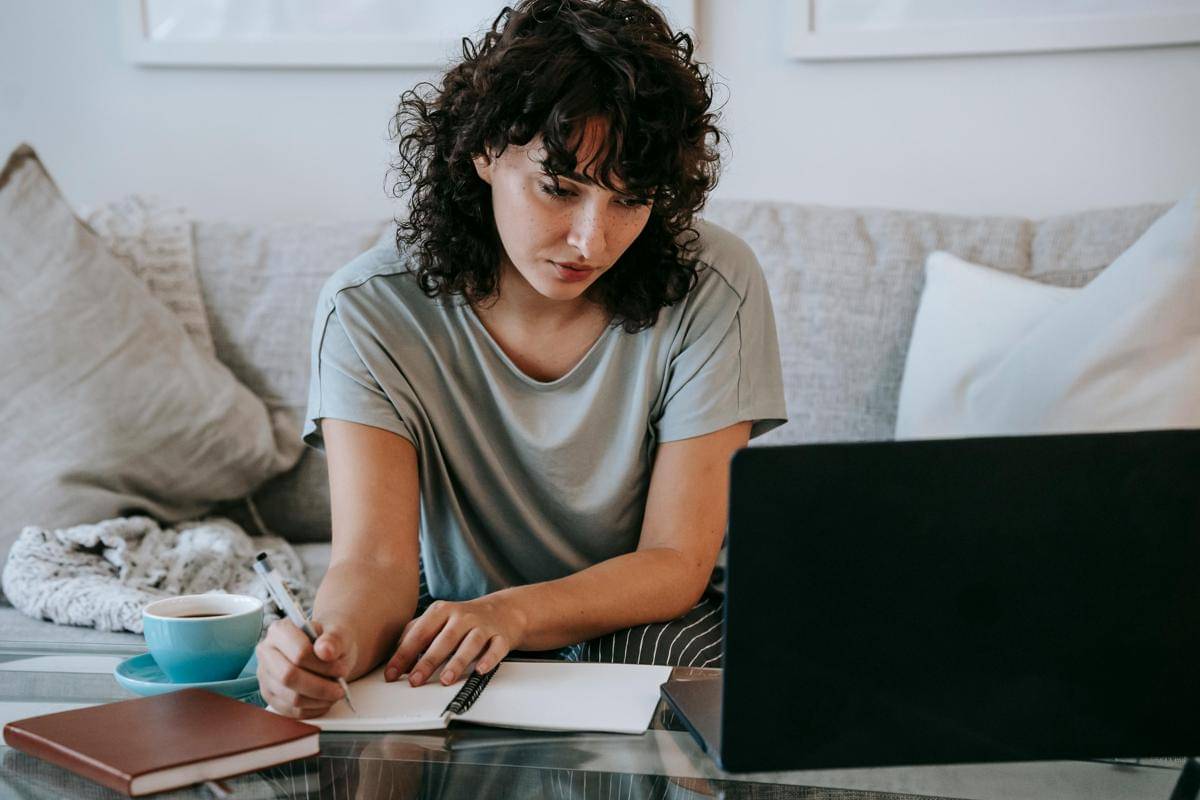 ilustrasi riset content writer (pexels.com/Sam Lion)