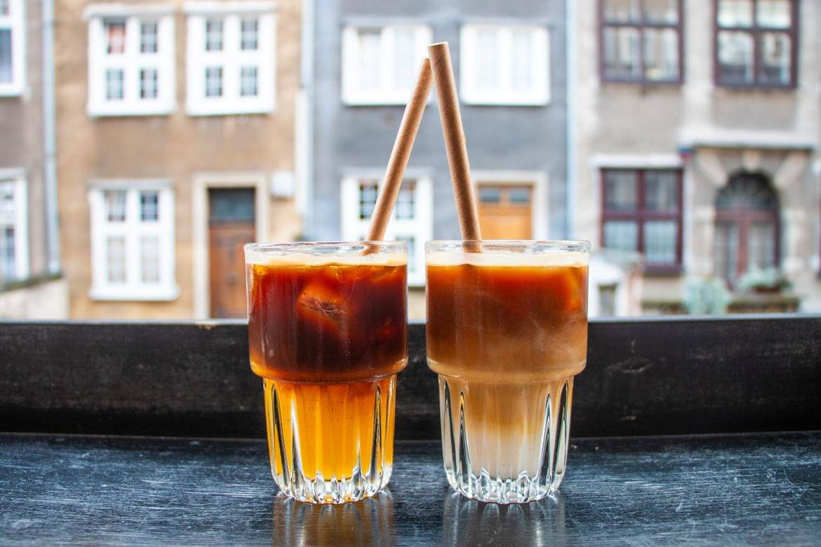 ilustrasi perbedaan latte dan mocca 