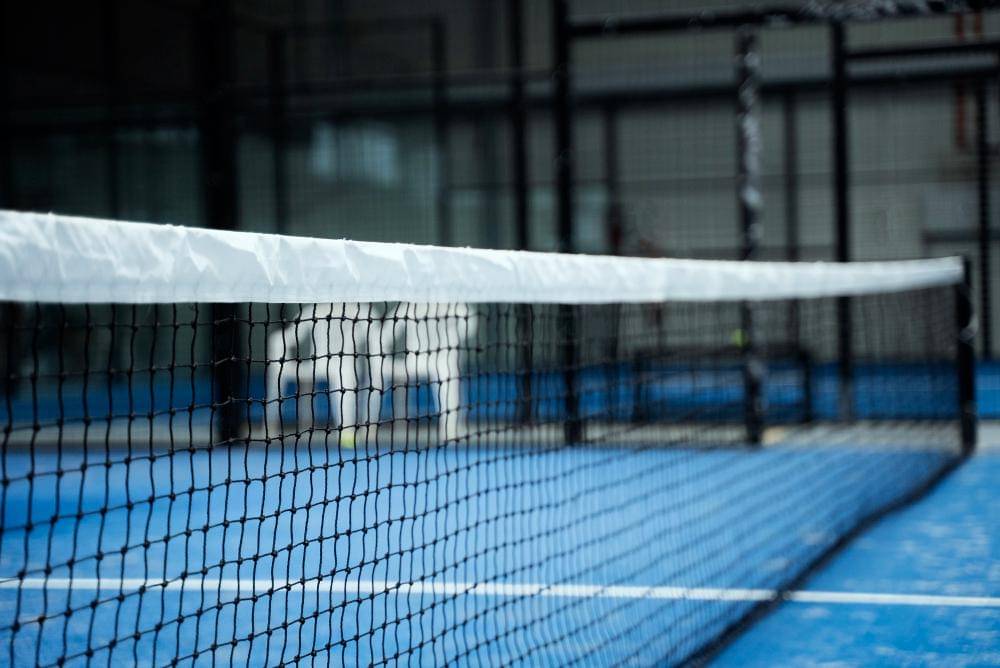 ilustrasi lapangan badminton (freepik.com/freepik)