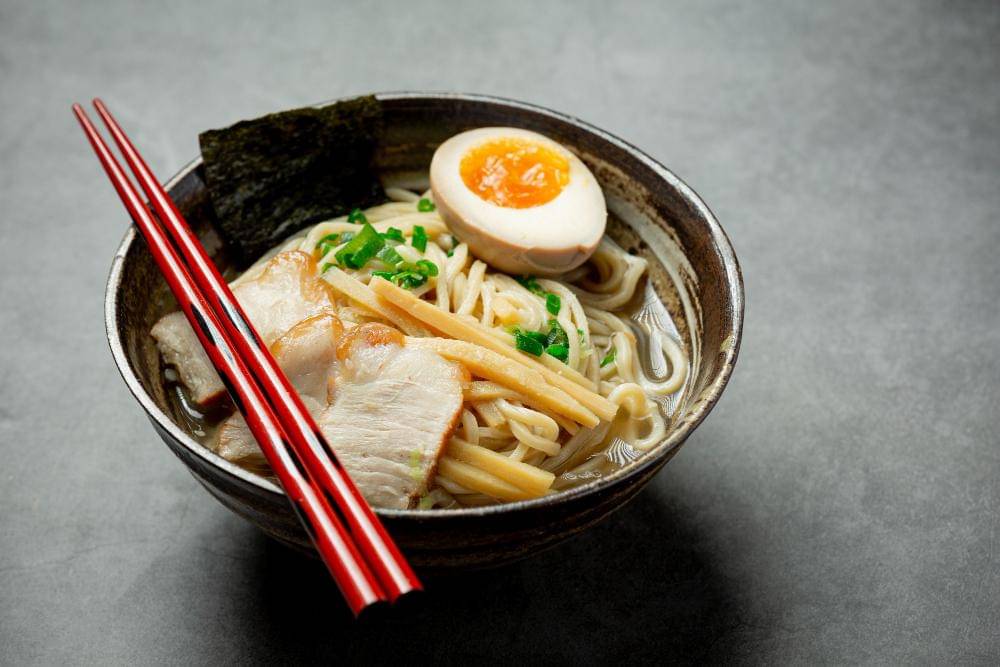 ilustrasi ramen (freepik.com/jcomp)