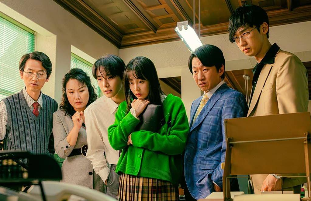still cut drama Korea Typhoon Family (instagram.com/tvn_drama)