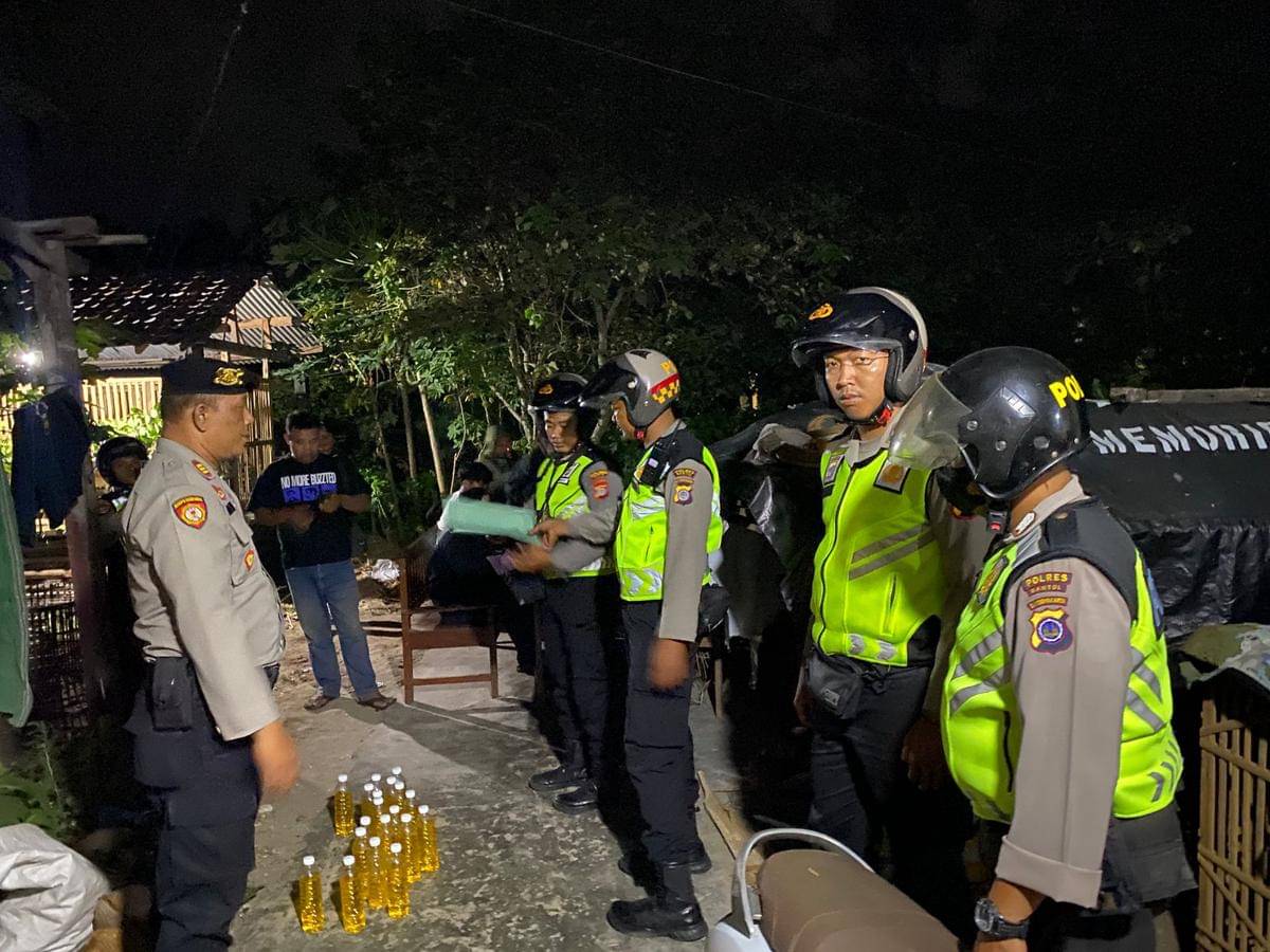 Belasan Botol Miras Oplosan Disita dari Rumah Warga Bambanglipuro Bantul
