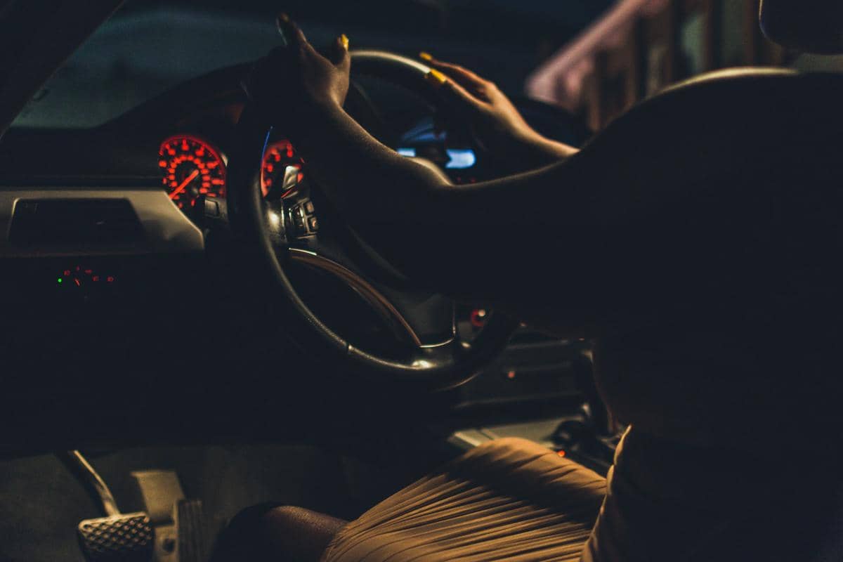 ilustrasi mengemudi mobil (unsplash.com/Johnathan Kaufman)