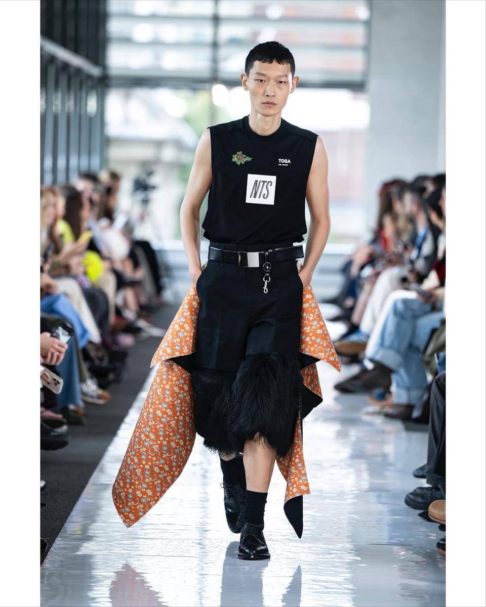 Koleksi TOGA S/S '26 di London Fashion Week (instagram.com/togaarchives)