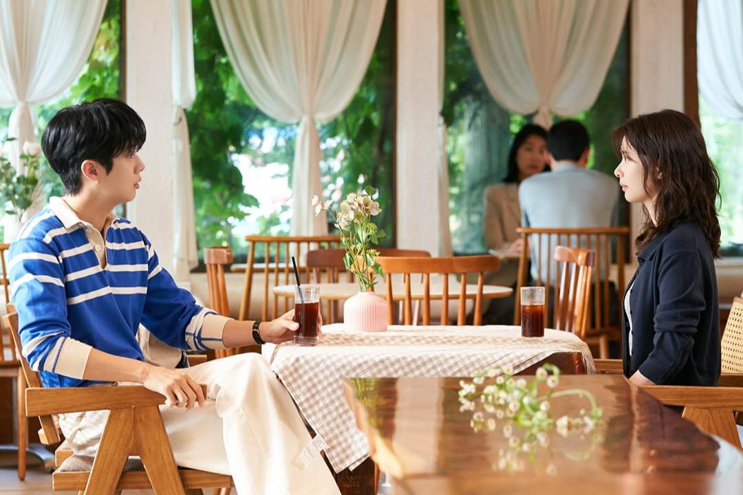 Kim Woo Ju (Choi Woo Shik) dan Yoo Merry (Jung So Min) dalam drakor Would You Marry Me (dok. Disney+ Hotstar/Would You Marry Me)