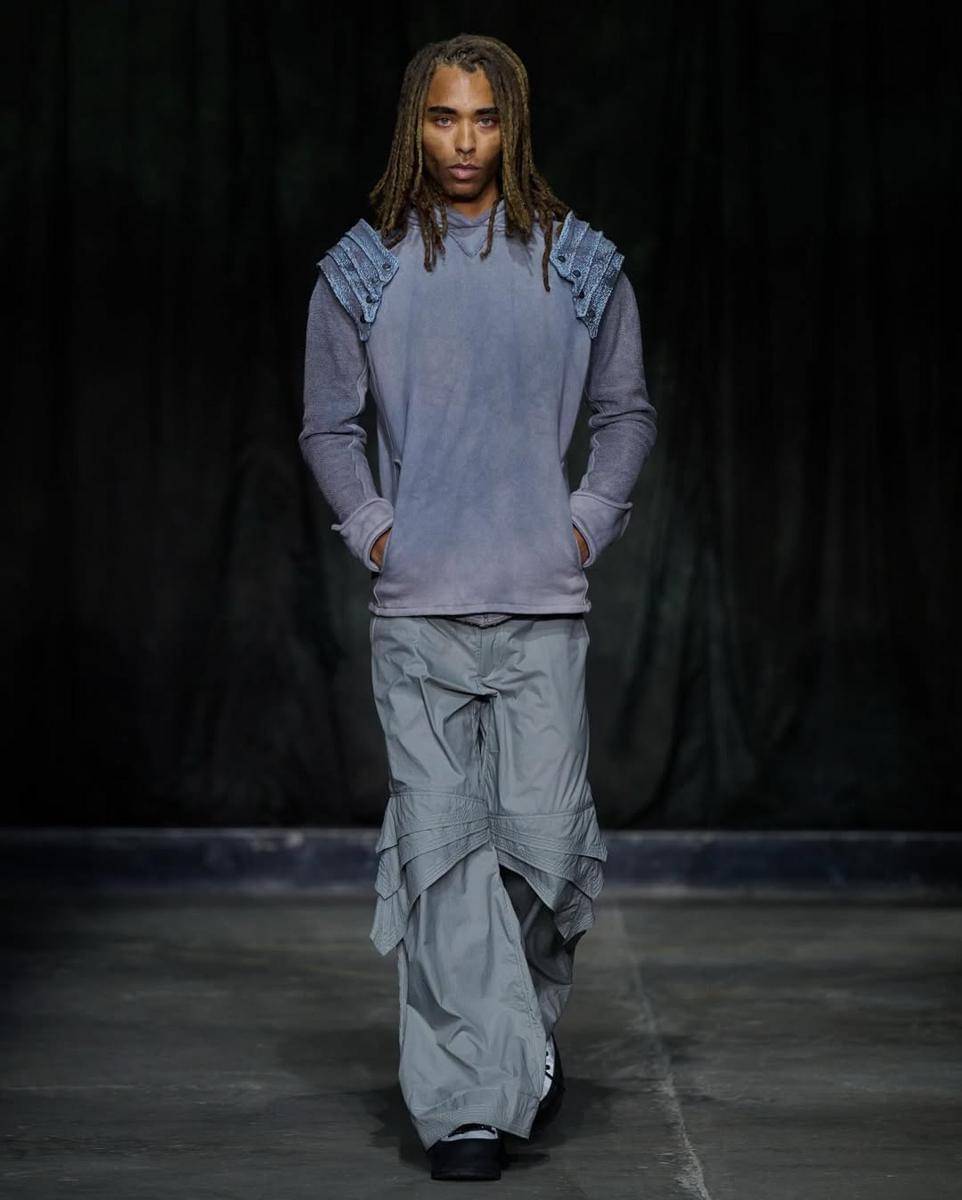 Koleksi Charlie Constantinou S/S '26 di London Fashion Week (instagram.com/charlieconstantinou)