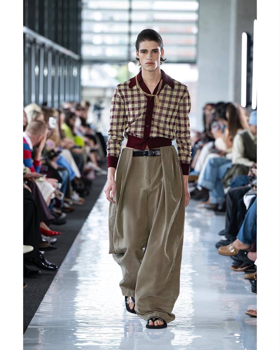 Koleksi TOGA S/S '26 di London Fashion Week (instagram.com/togaarchives)