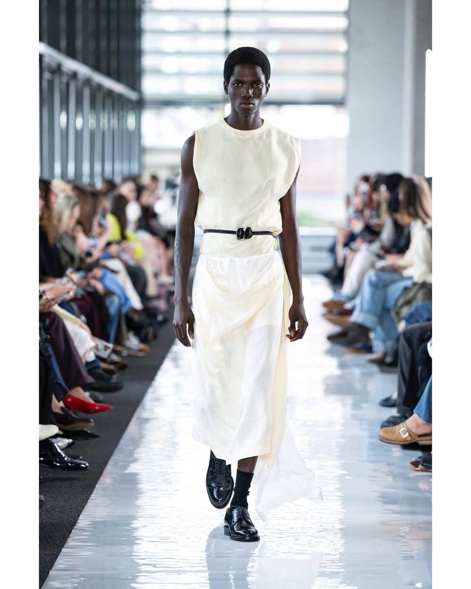 Koleksi TOGA S/S '26 di London Fashion Week (instagram.com/togaarchives)