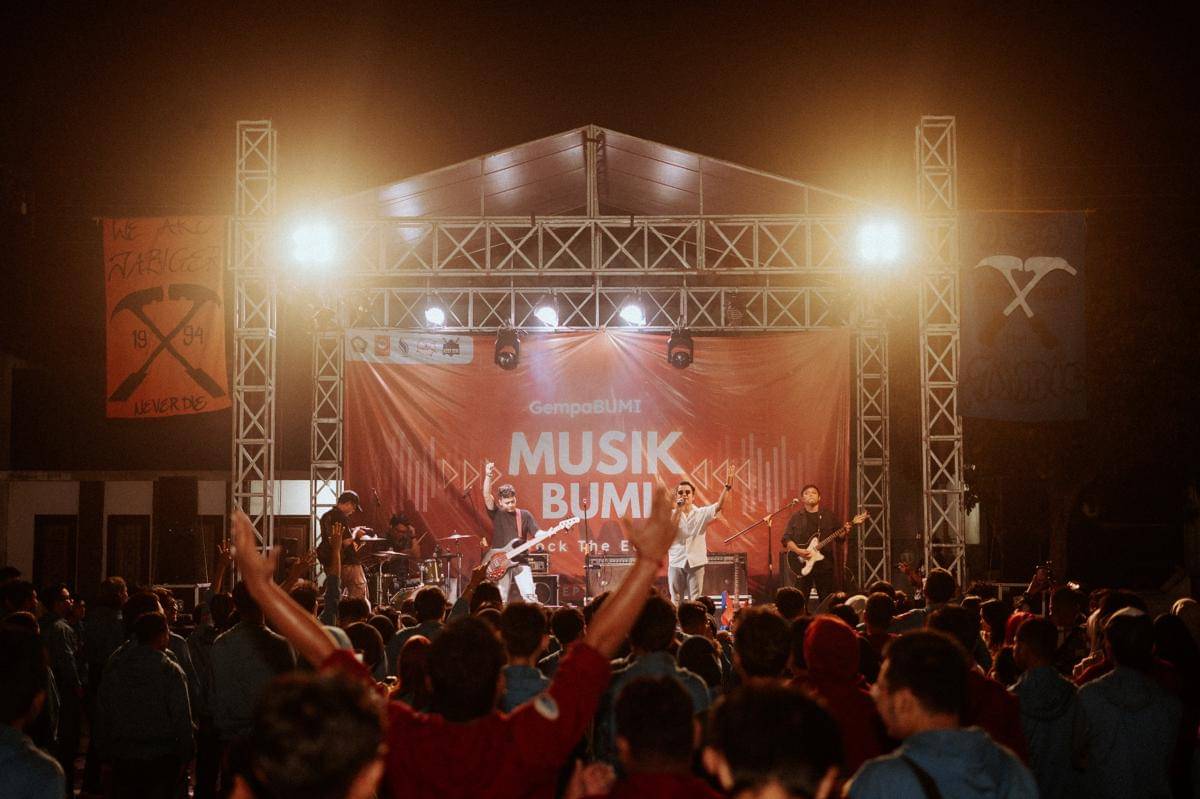 24 Degrees, band asal Jogja