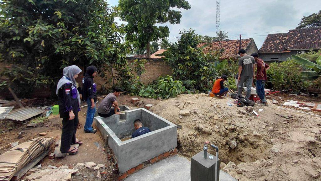 Mahasiswa Program Studi Teknik Kimia Itera Bangun reaktor Fixed Dome Biogas di Desa Marga Kaya, Kecamatan Jati Agung, Lampung Selatan