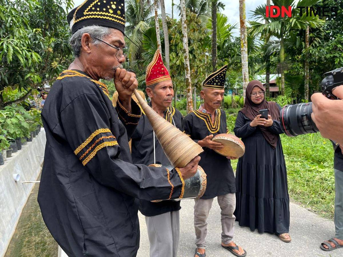 Alat musik salakuip di Desa Wisata Kayu Tanam, Sumbar
