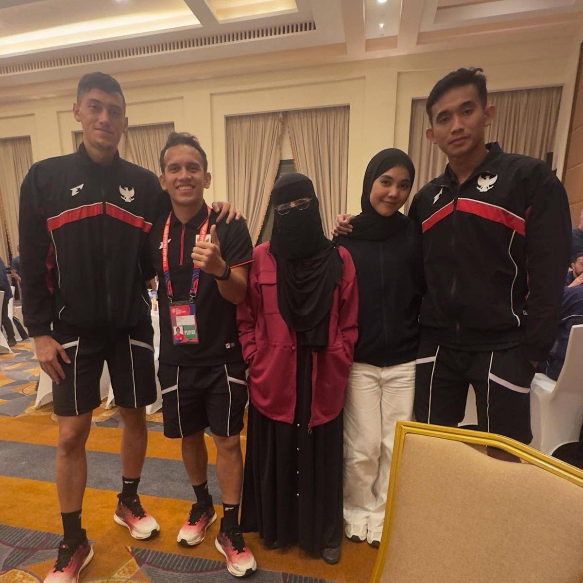 Umi Pipik ketemu pemain timnas Indonesia