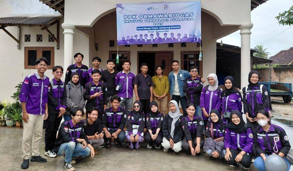 Mahasiswa Program Studi Teknik Kimia Itera Bangun reaktor Fixed Dome Biogas di Desa Marga Kaya, Kecamatan Jati Agung, Lampung Selatan