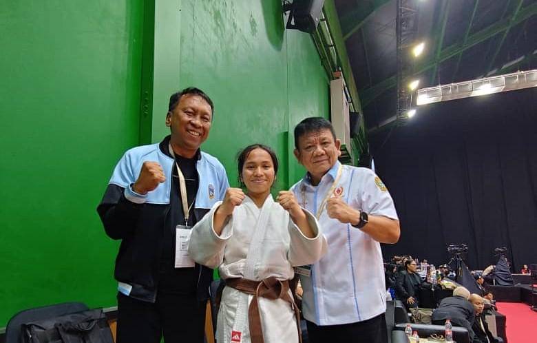 Ketua PJSI Sumut Arief Fadhillah bersama Winda dan Ketua KONI Sumut Hatunggal Siregar (dok.istimewa)
