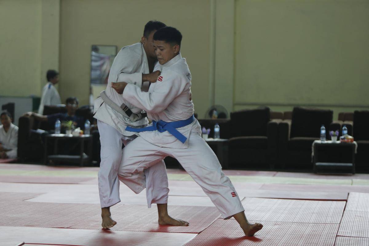 Aksi pejudo di Porkot Medan XV yang digelar di Padepokan PJSI Sumut, Minggu (12/10/2025) (IDN Times/Doni Hermawan)