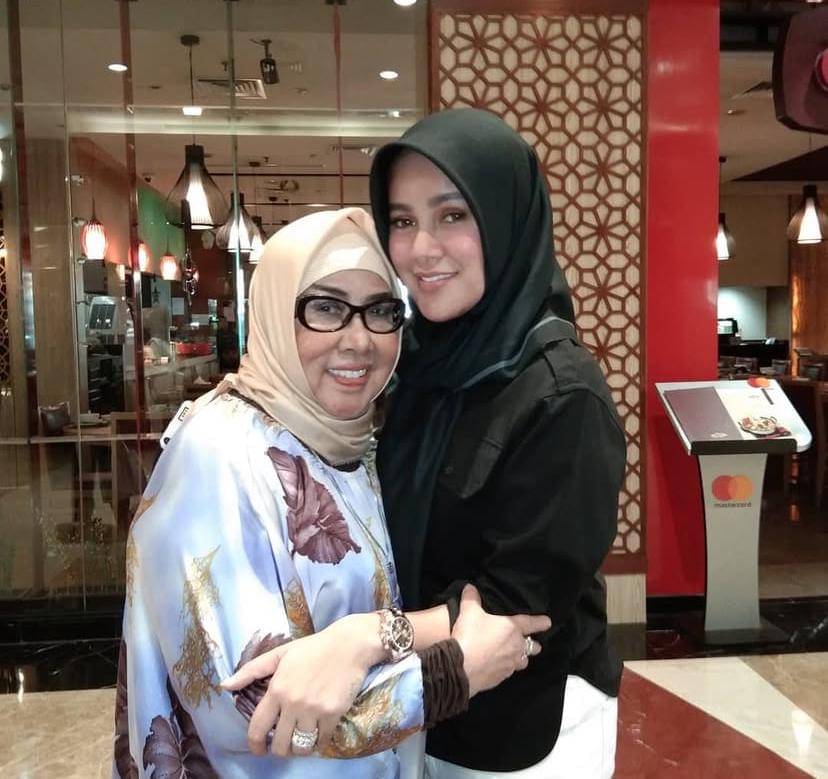 potret kenangan Olla Ramlan dan ibunya yang meninggal dunia
