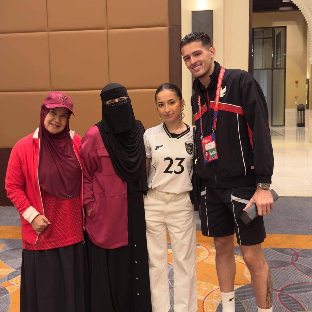 Umi Pipik ketemu pemain timnas Indonesia