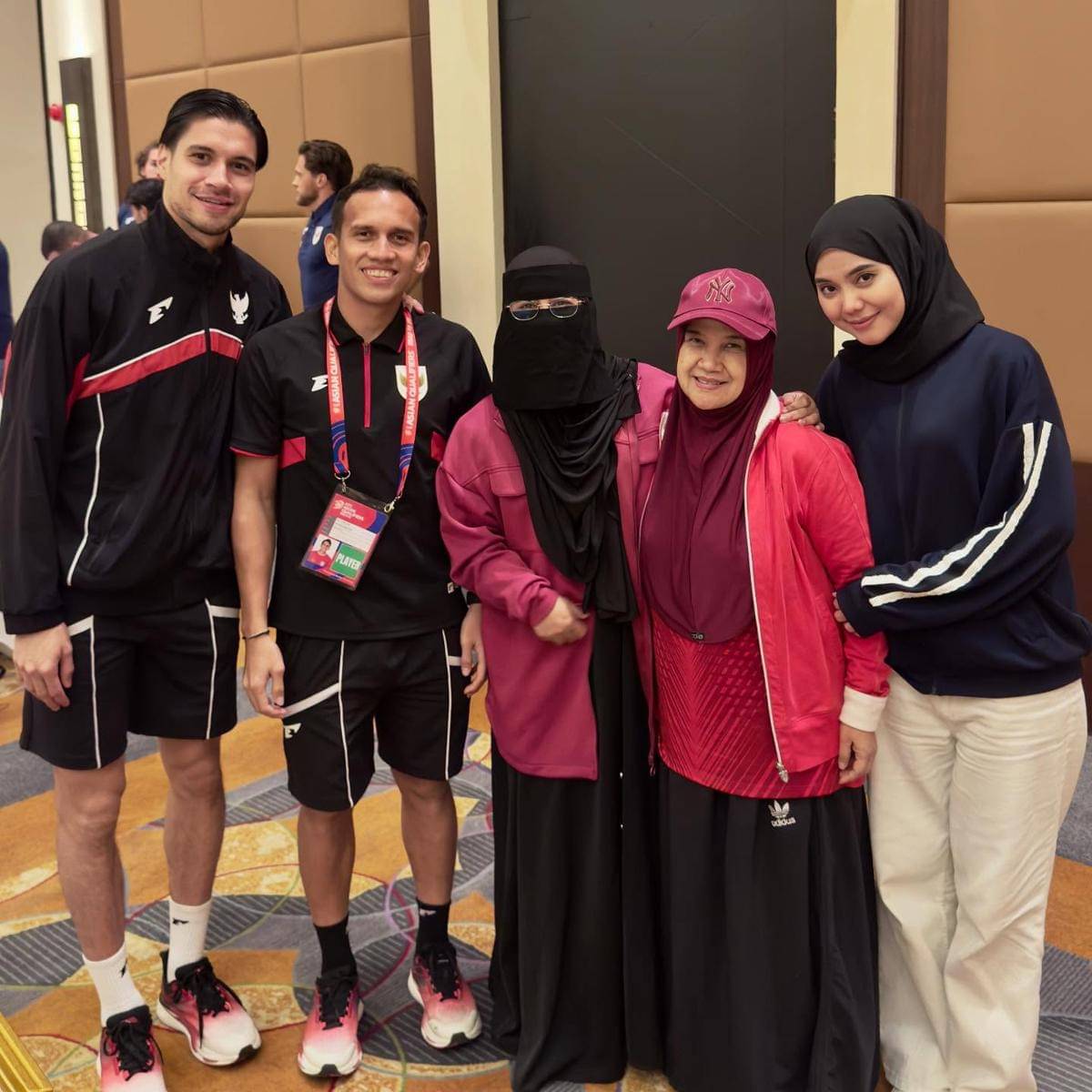 Umi Pipik ketemu pemain timnas Indonesia