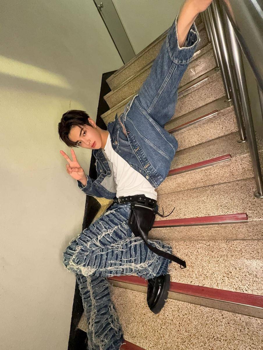 Outfit Nyetrik ala Member Cortis
